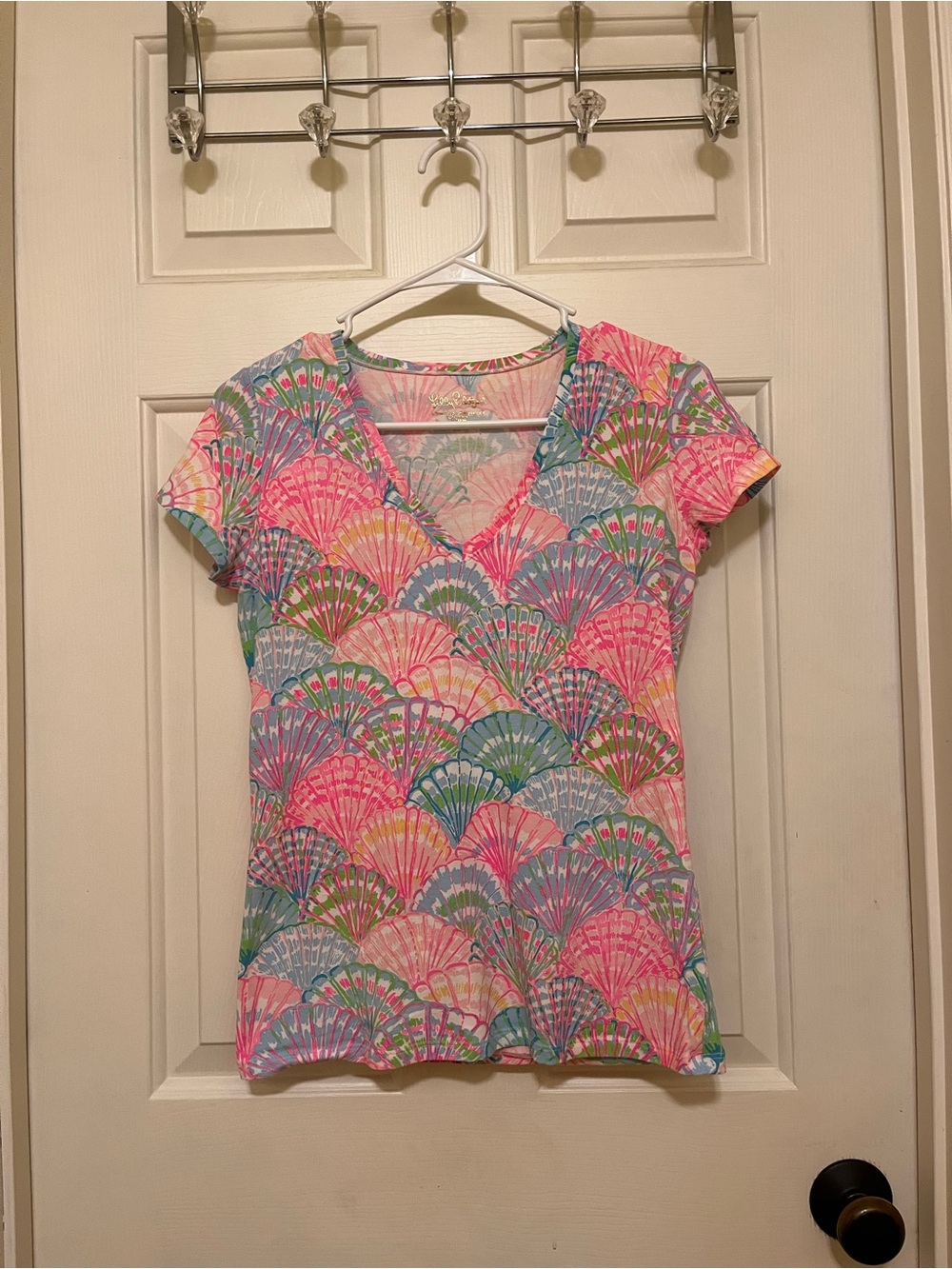 Lilly Pulitzer Etta Short-Sleeve V-Neck Shell Fan Tee in Pink, Blue & Green